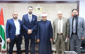الأوقاف وبلدية البيرة تبحثان سبل تطوير منطقة "الحسبة" في البيرة.