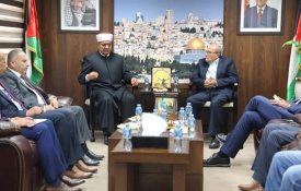 اللواء أبو بكر يستقبل وزير الأوقاف الشيخ البكري في إطار التحضير لمكرمة الحج لذوي الأسرى