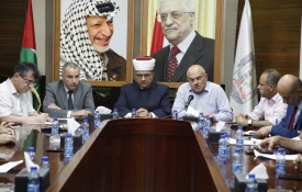 سماحة الشيخ حاتم البكري وزير الأوقاف والشؤون الدينية خلال الاجتماع مع مؤسسات مدينة نابلس في مقر بلدية نابلس