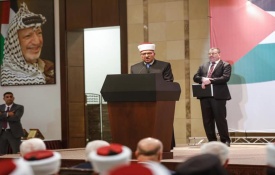 شارك رئيس دولة فلسطين محمود عباس، مساء اليوم الأربعاء، في الاحتفال بإحياء ذكرى المولد النبوي الشريف، الذي أقيم في مقر الرئاسة بمدينة رام الله.