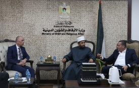 الأوقاف تبحث سبل حماية وتسجيل الأراضي الوقفية مع هيئة تسوية الأراضي وسلطة الأراضي 