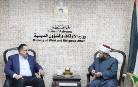 وزير الأوقاف ورئيس سلطة الطاقة يبحثان إمكانية إقامة العديد من مشاريع الطاقة البديلة على الأراضي الوقفية 
