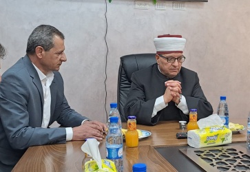 صور//خلال قيام سماحة الشيخ حاتم البكري وزير الأوقاف والشؤون الدينية ظهر اليوم بزيارة تفقدية للجنة زكاة السموع ولقاء رئيسها السيد نعيم البدارين وأعضاء اللجنة.&nbsp;