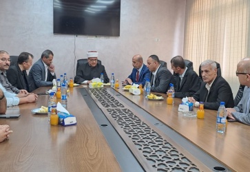 صور//خلال قيام سماحة الشيخ حاتم البكري وزير الأوقاف والشؤون الدينية ظهر اليوم بزيارة تفقدية للجنة زكاة السموع ولقاء رئيسها السيد نعيم البدارين وأعضاء اللجنة.&nbsp;