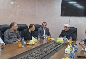 صور//خلال قيام سماحة الشيخ حاتم البكري وزير الأوقاف والشؤون الدينية ظهر اليوم بزيارة تفقدية للجنة زكاة السموع ولقاء رئيسها السيد نعيم البدارين وأعضاء اللجنة.&nbsp;