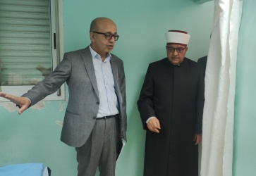 صور//خلال قيام سماحة الشيخ حاتم البكري وزير الأوقاف والشؤون الدينية ظهر اليوم بزيارة تفقدية للجنة زكاة السموع ولقاء رئيسها السيد نعيم البدارين وأعضاء اللجنة.&nbsp;