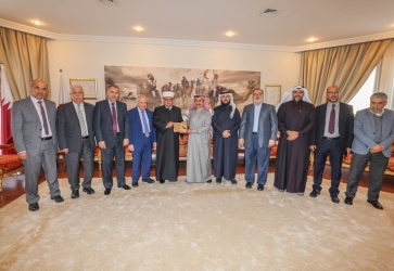 وزير الأوقاف يبحث التعاون الثنائي مع الأمين العام للهلال الأحمر القطري