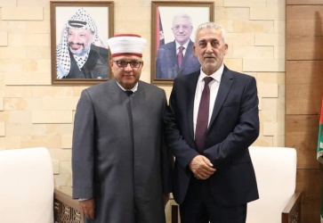 سماحة الشيخ حاتم البكري وزير الأوقاف والشؤون الدينية والوفد المرافق خلال لقاء وزير الحكم المحلي المهندس مجدي الصالح
