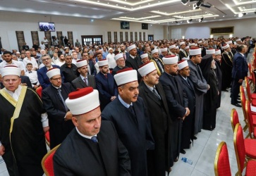 شارك رئيس دولة فلسطين محمود عباس، مساء اليوم الأربعاء، في الاحتفال بإحياء ذكرى المولد النبوي الشريف، الذي أقيم في مقر الرئاسة بمدينة رام الله.