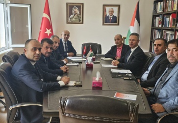 وكيل وزارة الأوقاف وسفير دولة فلسطين في أنقرة يبحثان نتائج حملات الإغاثة التي قامت بها وزارة الأوقاف لصالح المتضررين من أبناء شعبنا في تركيا