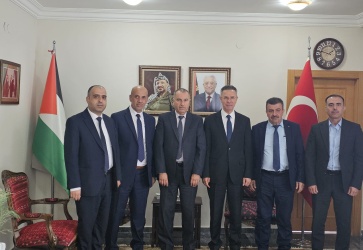 وكيل وزارة الأوقاف وسفير دولة فلسطين في أنقرة يبحثان نتائج حملات الإغاثة التي قامت بها وزارة الأوقاف لصالح المتضررين من أبناء شعبنا في تركيا