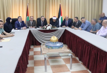 وزير الأوقاف يلتقي " البعثة الإدارية " المرافقة لحجاج دولة فلسطين