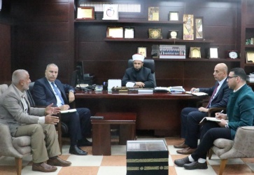 وزير الأوقاف يترأس اجتماعاً لتدارس أوضاع الحرم الإبراهيمي