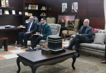 وزير الأوقاف يترأس اجتماعاً لتدارس أوضاع الحرم الإبراهيمي