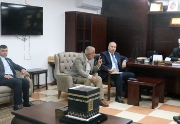 وزير الأوقاف يترأس اجتماعاً لتدارس أوضاع الحرم الإبراهيمي