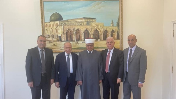 البكري يلتقي سفير دولة فلسطين بالدوحة ويبحث العديد من القضايا التي تتعلق بعمل وزارة الأوقاف