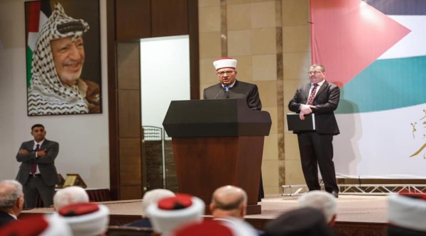 شارك رئيس دولة فلسطين محمود عباس، مساء اليوم الأربعاء، في الاحتفال بإحياء ذكرى المولد النبوي الشريف، الذي أقيم في مقر الرئاسة بمدينة رام الله.