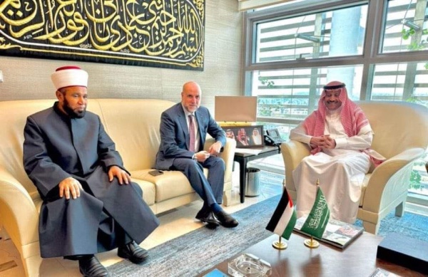 الهباش ونجم يلتقيان السفير السعودي غير المقيم لدى دولة فلسطين