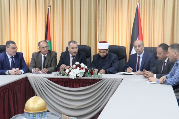 وزير الأوقاف يلتقي " البعثة الإدارية " المرافقة لحجاج دولة فلسطين 