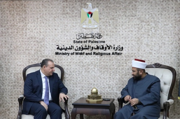وزير الأوقاف يلتقي السفير الأردني ويبحث سبل التعاون المشترك