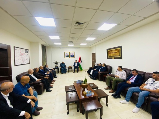 محافظ نابلس يلتقي وزير الأوقاف ويطلعه على الوضع العام