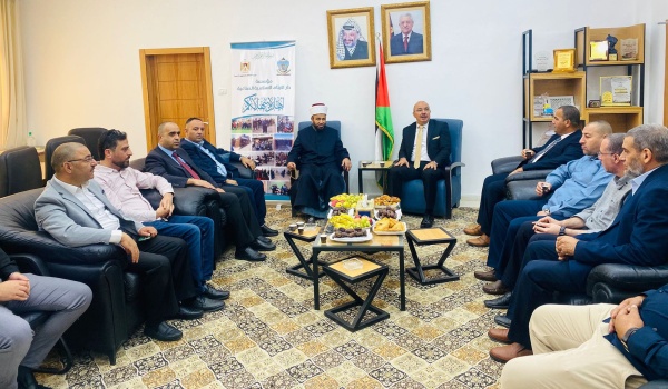 نجم يتفقد مؤسسة دار الأيتام الإسلامية الصناعية، والإدارة العامة لشؤون القدس في العيزرية 