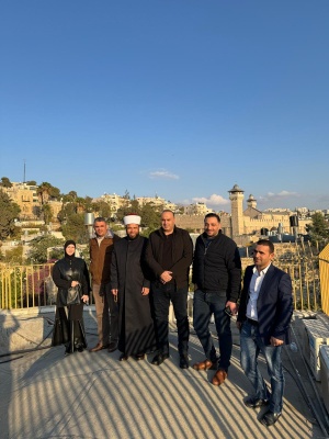 وزير الأوقاف يزور مقر لجنة إعمار البلدة القديمة ويؤكد على دعم التواجد في الحرم الإبراهيمي الشريف ومتابعة القضايا المشتركة لتعزيز صمود السكان 